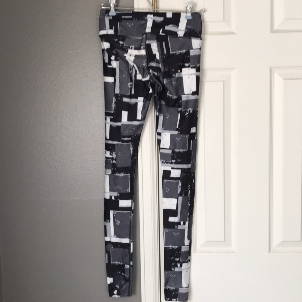 workout pants - Picture 2 of 3